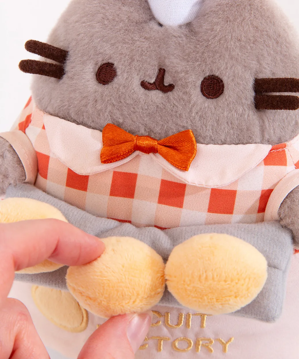 biscuit_baker_pusheen_plush_4.webp Pusheen Biscuit Baker Plush