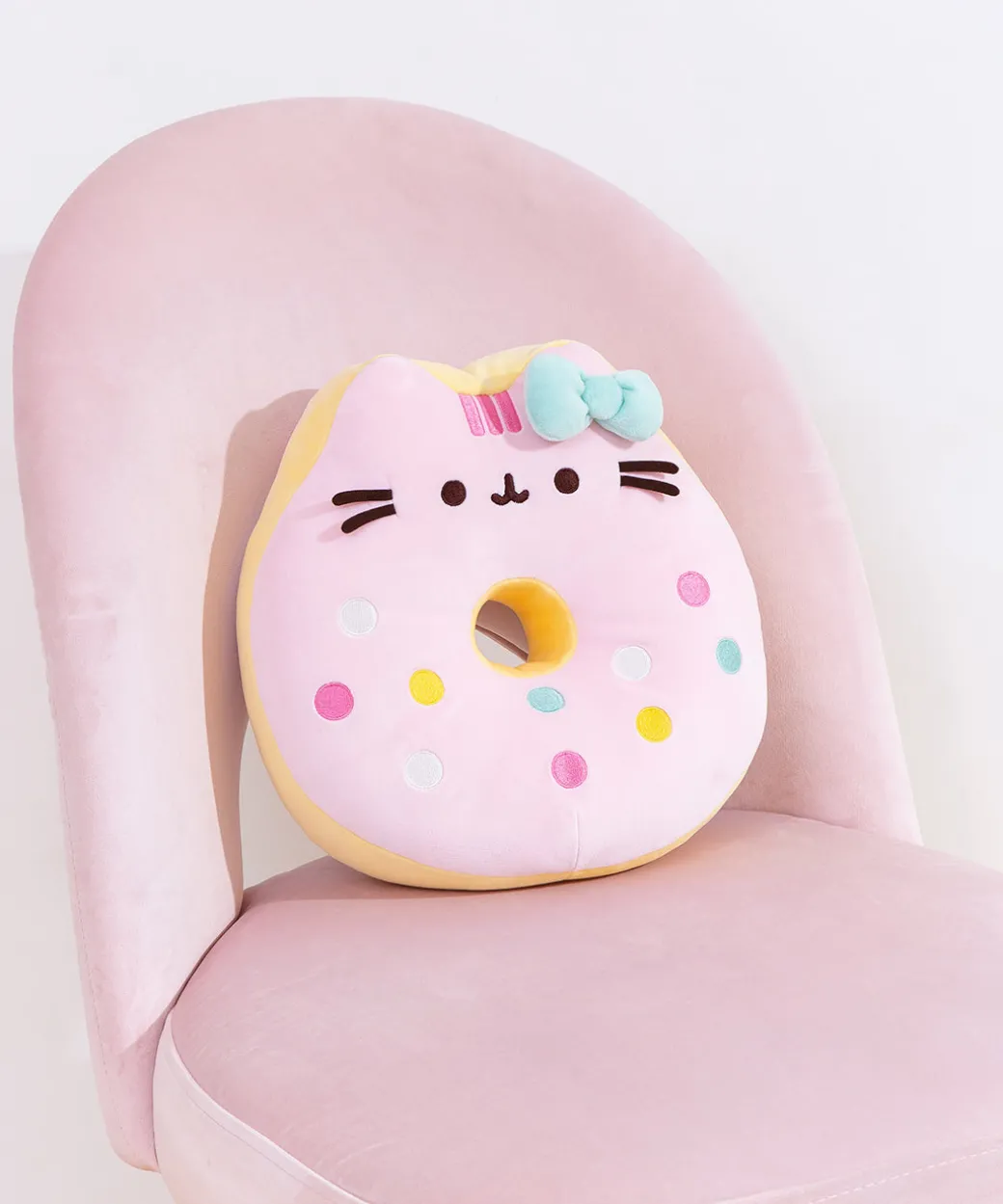 hello_kitty_x_pusheen_donut_plush_3.webp Pusheen Hello Kitty® x ® Donut Plush