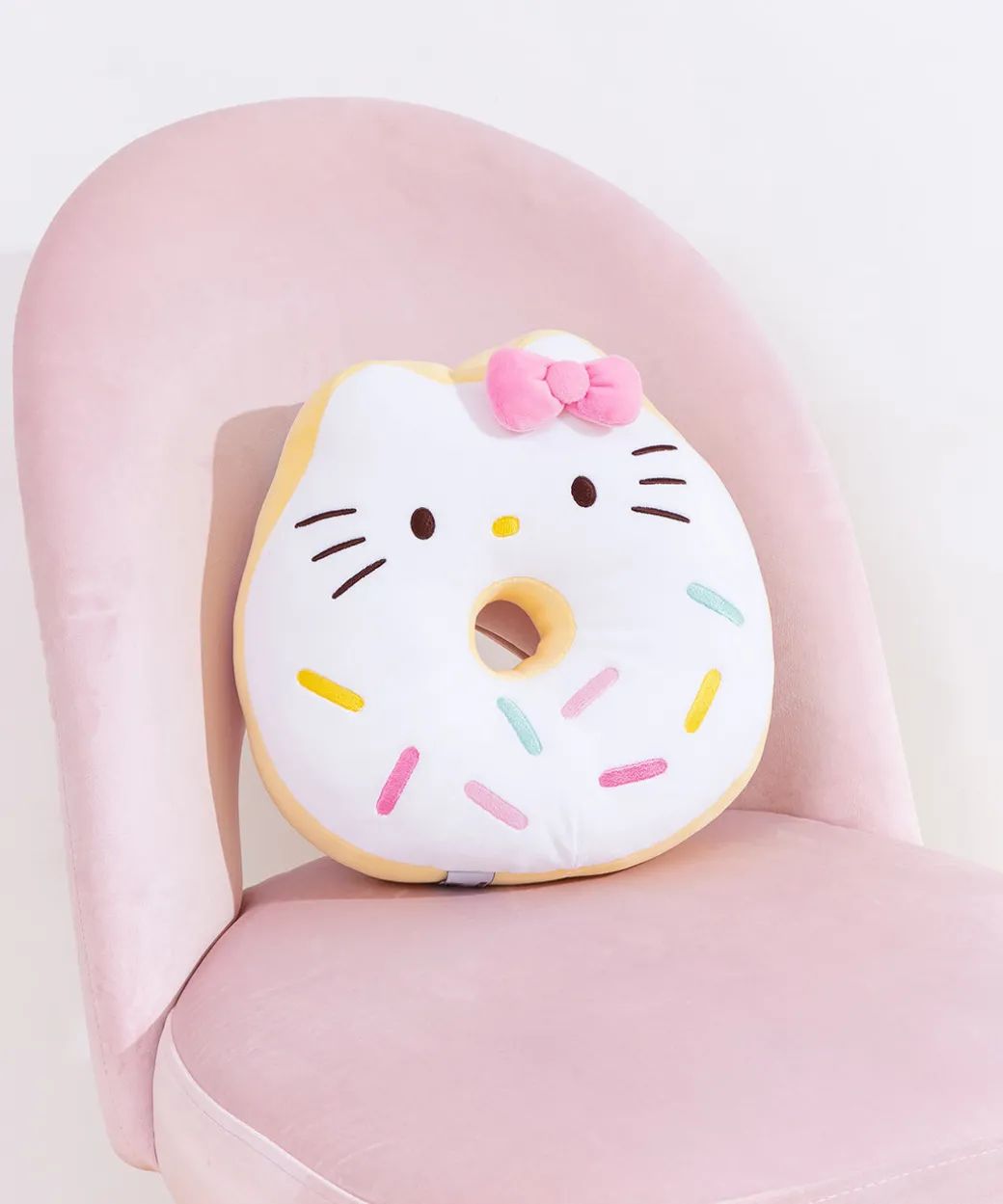 hello_kitty_x_pusheen_donut_plush_4.webp Pusheen Hello Kitty® x ® Donut Plush