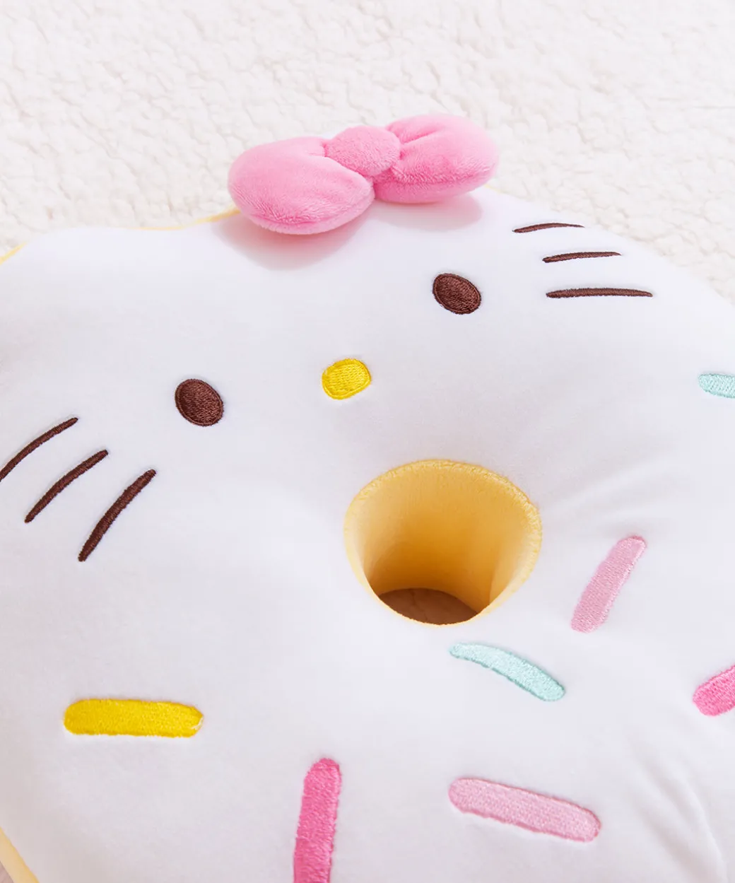 hello_kitty_x_pusheen_donut_plush_6.webp Pusheen Hello Kitty® x ® Donut Plush