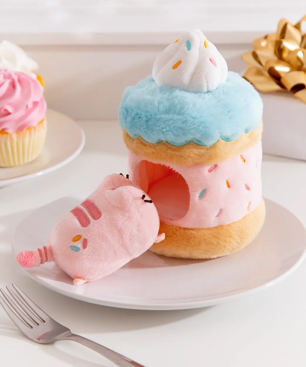 pusheen_sweets_sprinkle_cake_plush_pc_environment_2.webp Pusheen Sweets Sprinkle Cake Plush 2-pc Environment