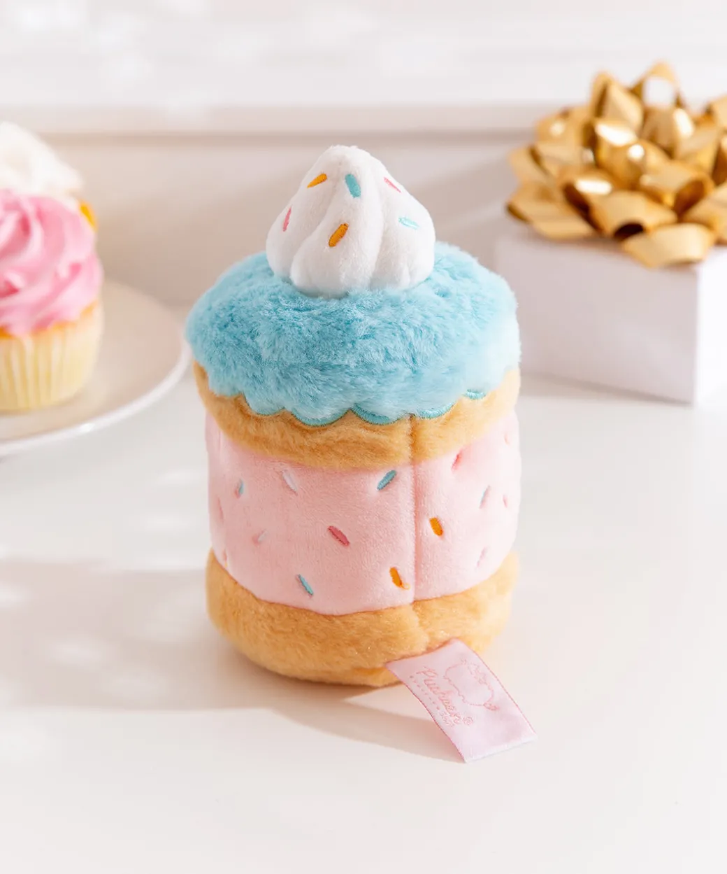 pusheen_sweets_sprinkle_cake_plush_pc_environment_4.webp Pusheen Sweets Sprinkle Cake Plush 2-pc Environment
