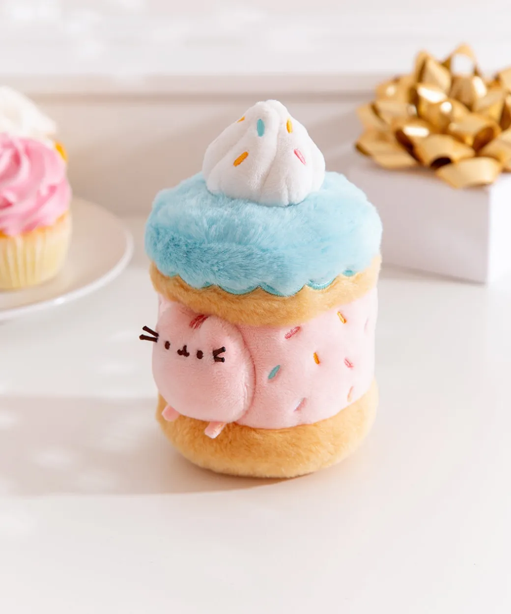 pusheen_sweets_sprinkle_cake_plush_pc_environment_6.webp Pusheen Sweets Sprinkle Cake Plush 2-pc Environment