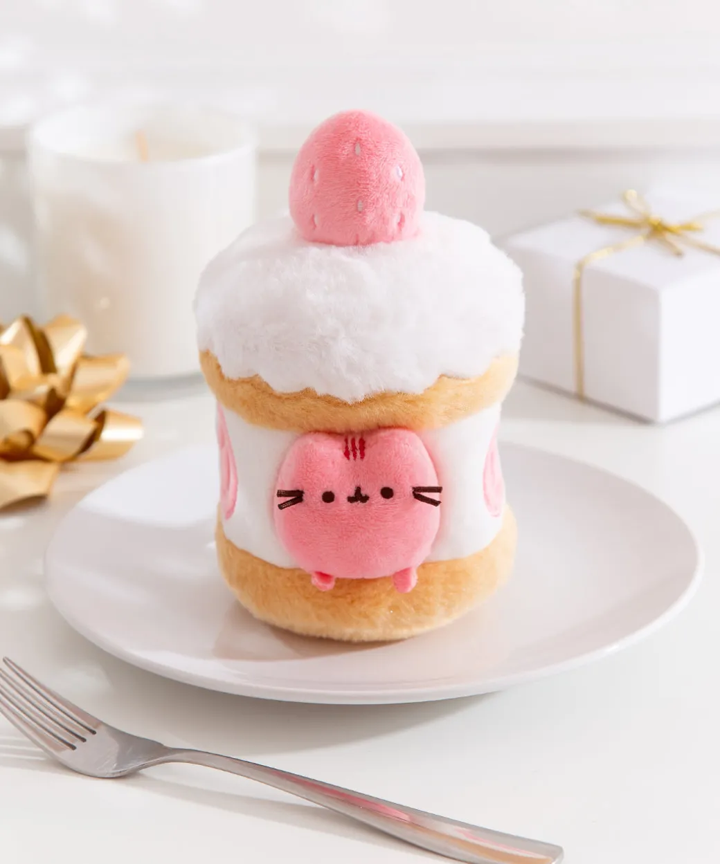 Pusheen Sweets Strawberry Cake Plush 2-pc Environment