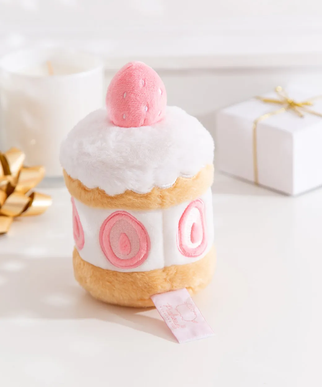 pusheen_sweets_strawberry_cake_plush_pc_environment_6.webp Pusheen Sweets Strawberry Cake Plush 2-pc Environment